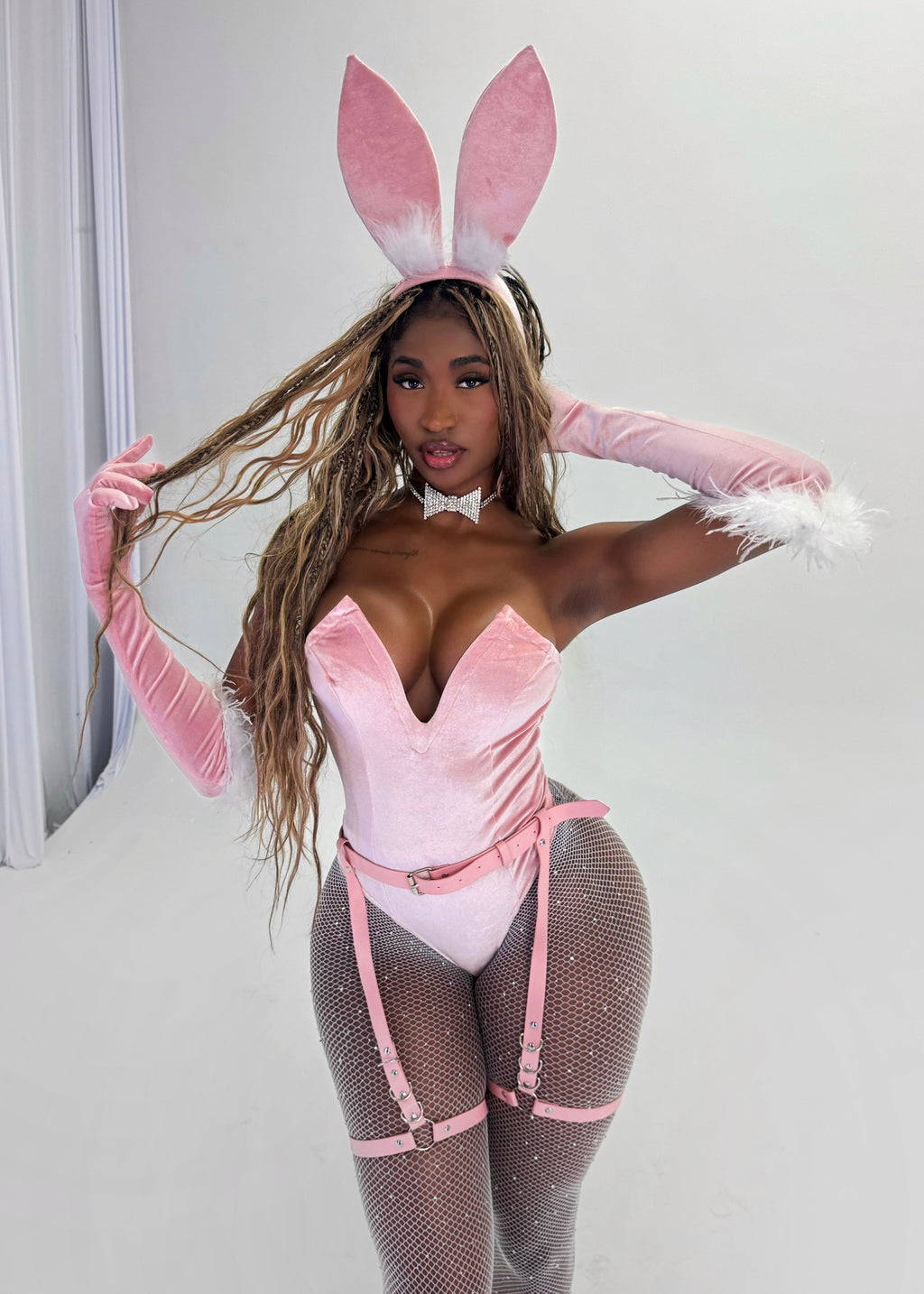 A HONEY BUNNY PINK SEXY HALLOWEEN COSTUME