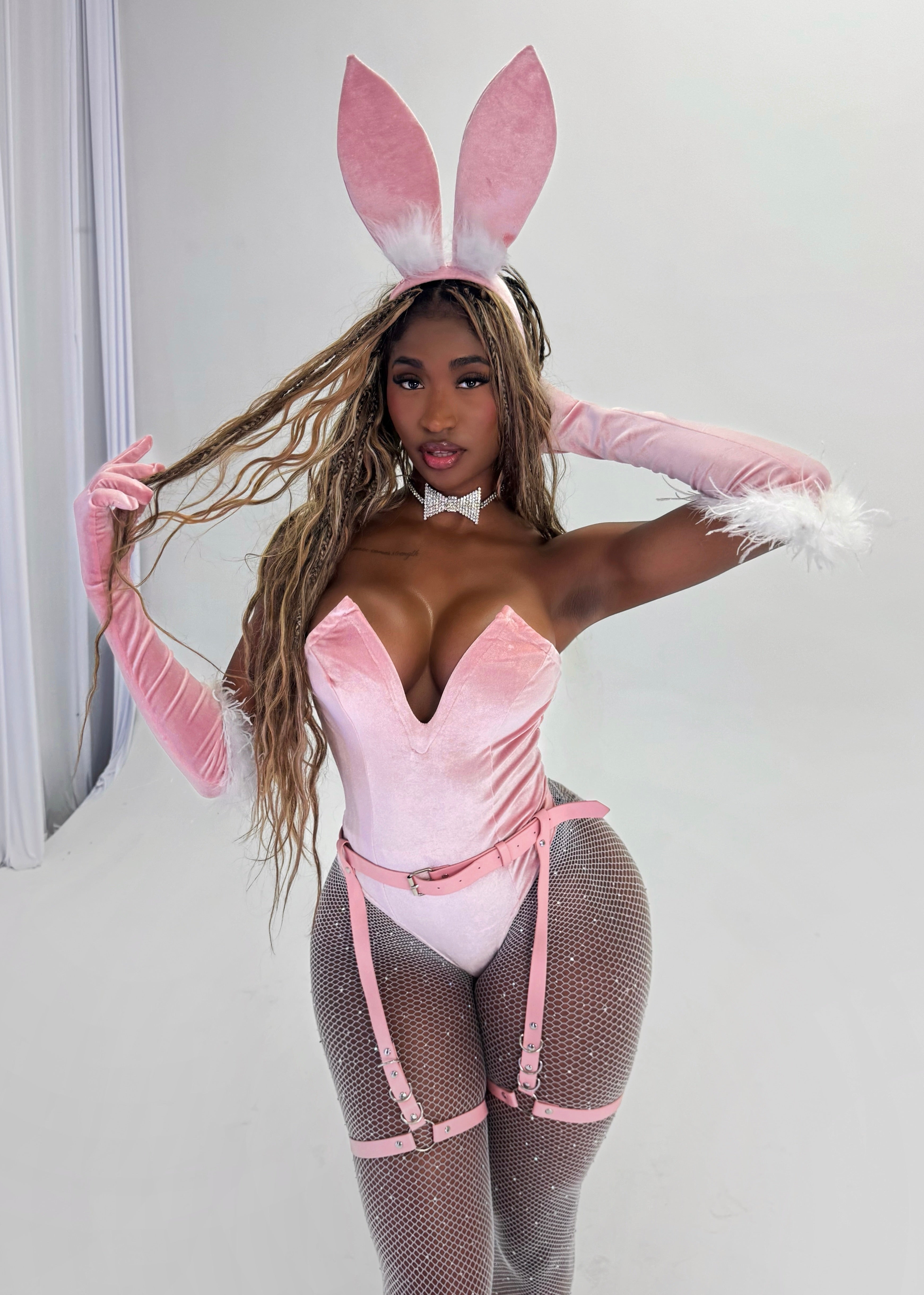 A HONEY BUNNY PINK SEXY HALLOWEEN COSTUME