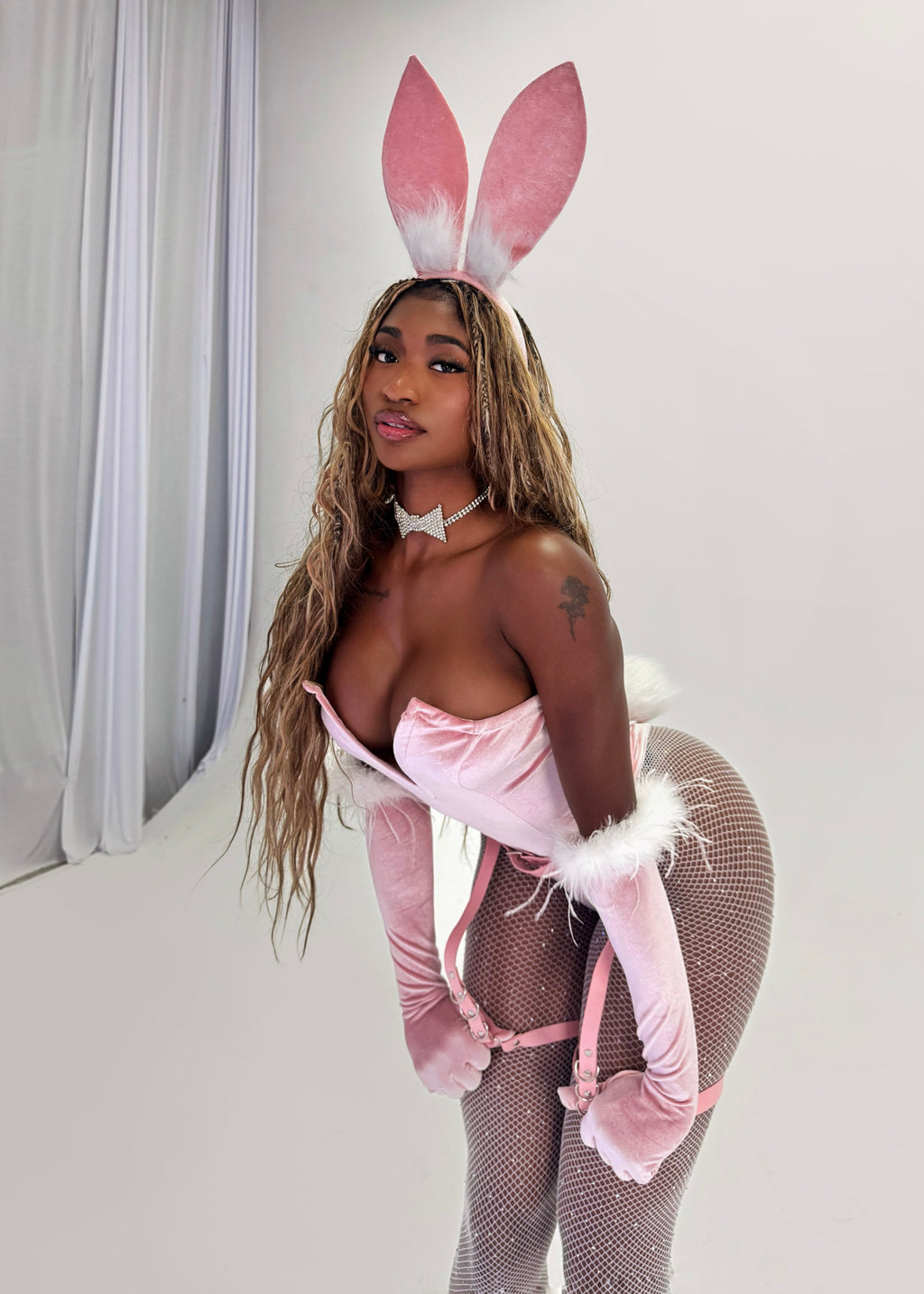 A HONEY BUNNY PINK SEXY HALLOWEEN COSTUME