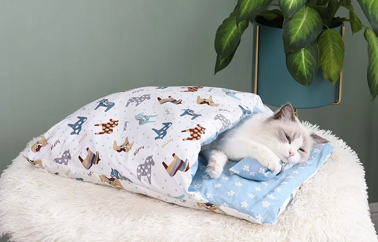 Cozy Japanese cat sleeping bag with fun patterns, perfect for keeping your cat warm and snug