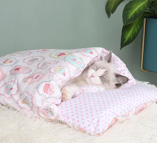 Cozy Japanese cat sleeping bag with pastel colors, perfect for snuggling and comfort
