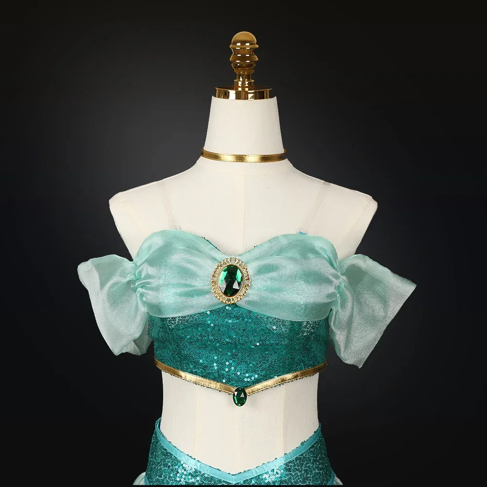 Jasmine princess cosplay costume featuring shimmering turquoise details and elegant sleeves